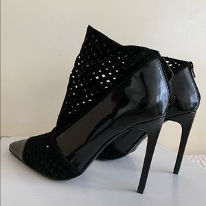 NWOT Jeffrey Campbell POISON bootie